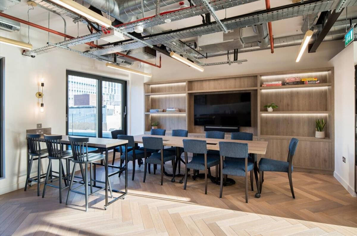 Image of the workspace at 10-12 Alie Street E1 8DE