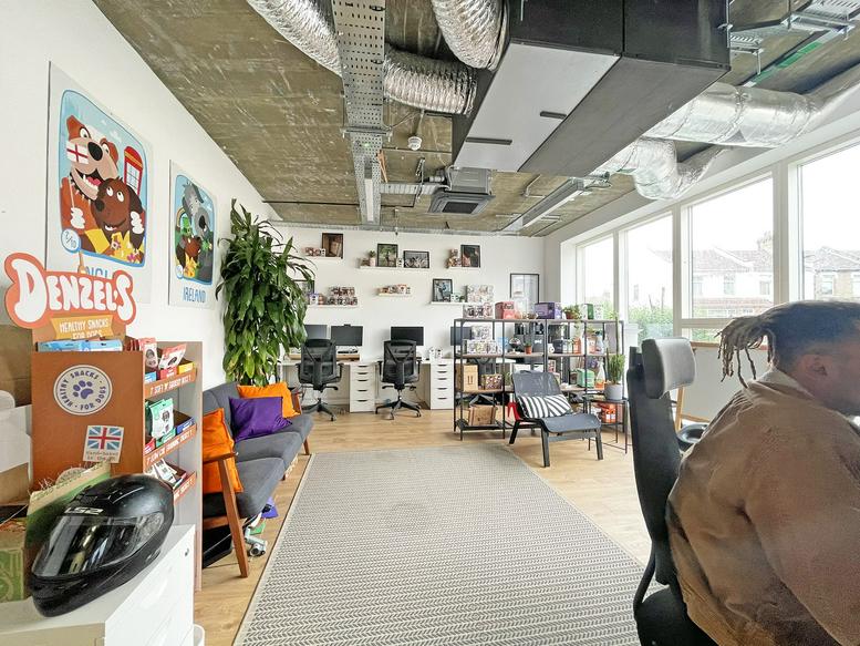 Image of the workspace at 102, Rookery Court E10 5FA