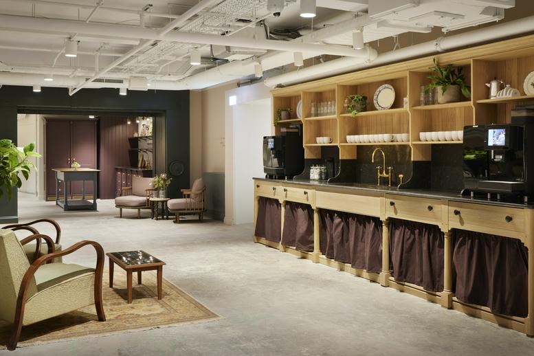 Image of the workspace at 10, Saint John's Road SW11 1PN