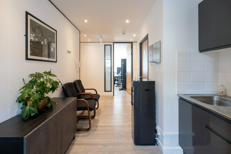 Photo of an office at 116-118 Finchley Road NW3 5HT