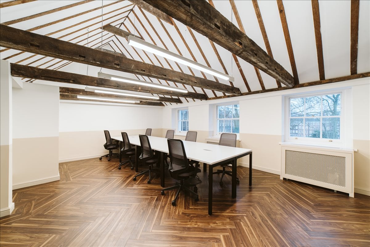 Photo of an office at 12-18 Theobalds Road WC1X 8PL