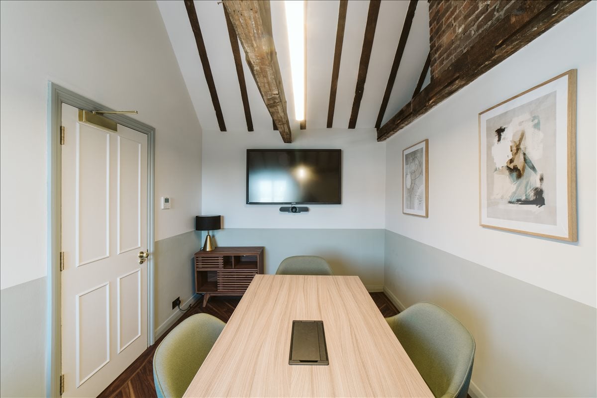 Photo of an office at 12-18 Theobalds Road WC1X 8PL