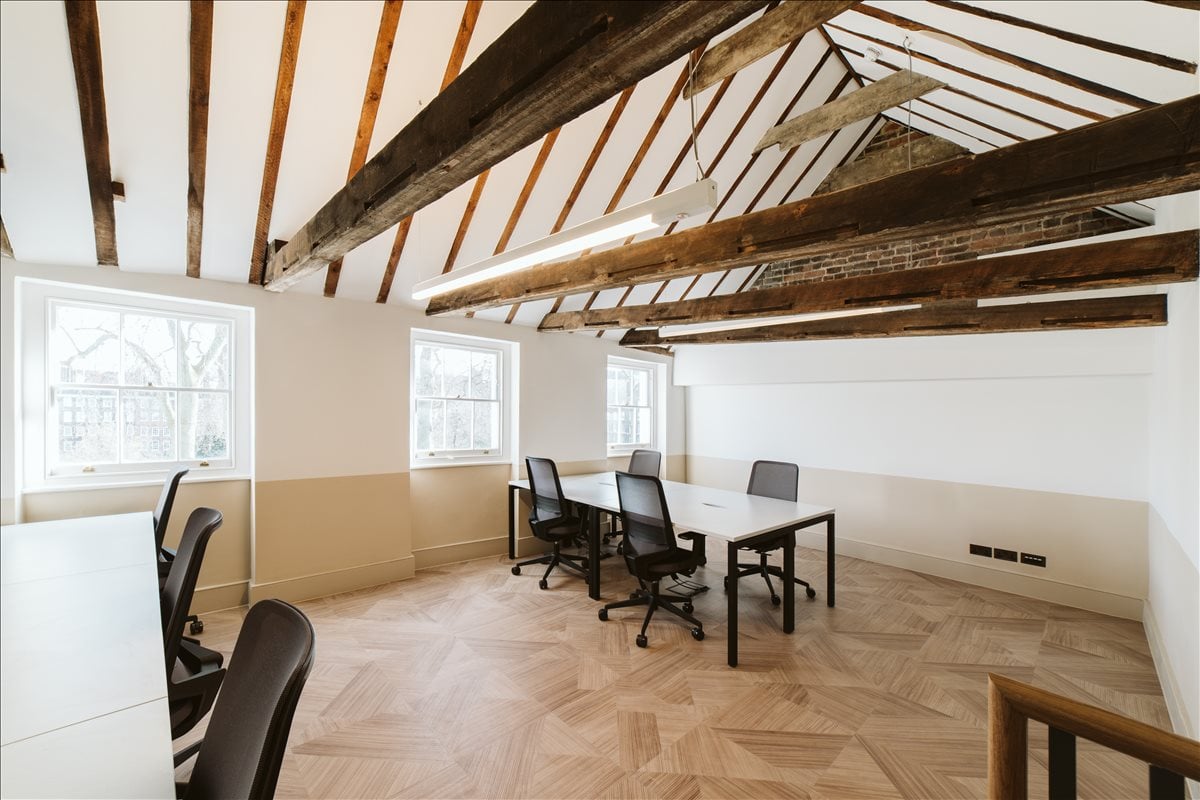 Image of the workspace at 12-18 Theobalds Road WC1X 8PL