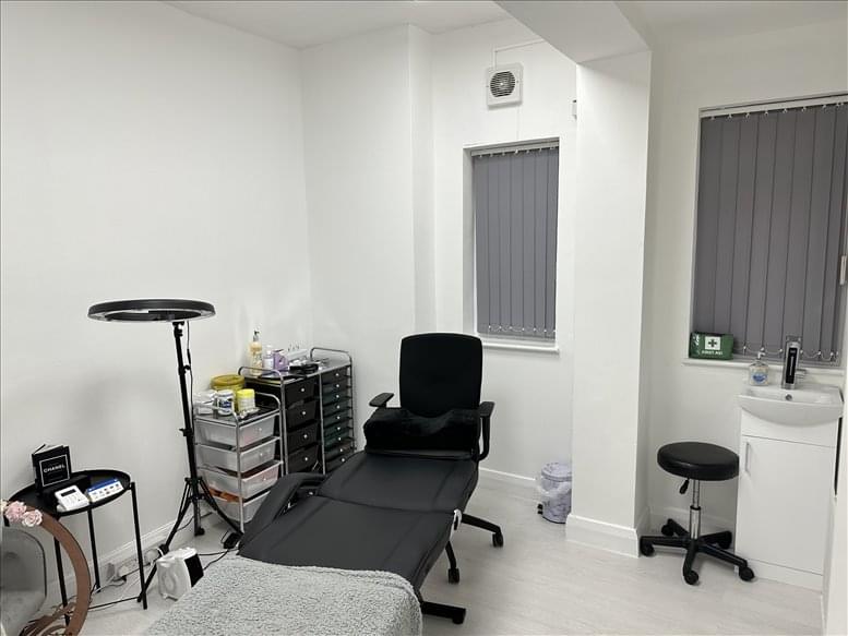 Facilities furnishings & layout of the office for rent at 12 King's Edward Road, Adelaide House CM14 4HL