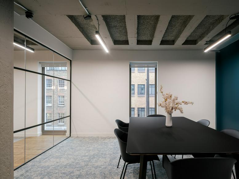 Photo of an office at 134 - 138 Borough High Street SE1 1BL