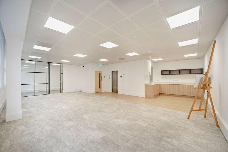 Photo of an office at 13, Saint Swithin's Lane EC4N 8AL