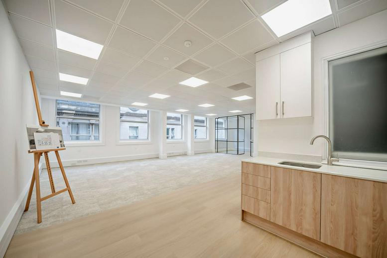 Photo of an office at 13, Saint Swithin's Lane EC4N 8AL
