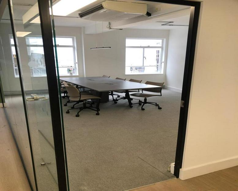 Facilities furnishings & layout of the office for rent at 14A, Saint Cross Street EC1N 8XA
