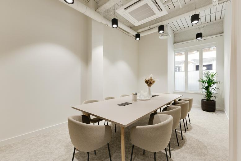 Photo of an office at 15-17 Furnival Street EC4A 1AB