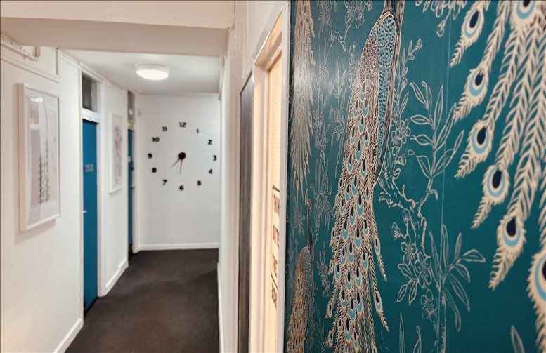 Facilities furnishings & layout of the office for rent at 157 London Road CR4 2YR