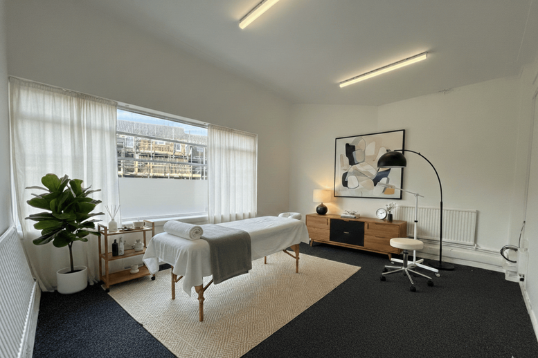 Image of an office at 15 Falcon Road, WORKZ HOUSE SW11 2PJ