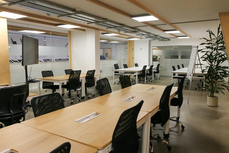Photo of an office at 163 City Rd EC1V 1NR