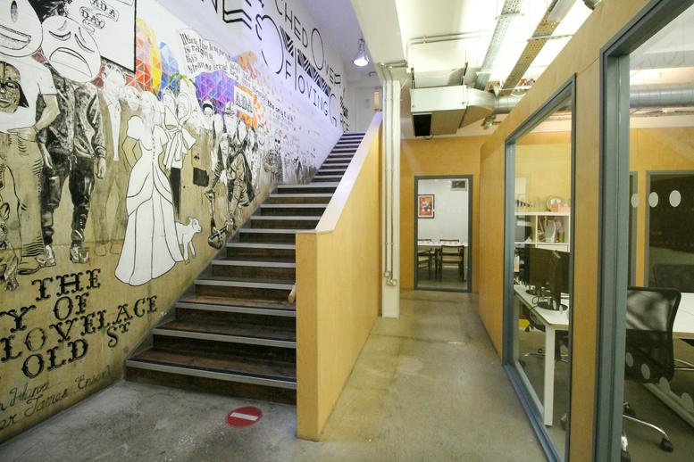 Photo of an office at 163 City Rd EC1V 1NR