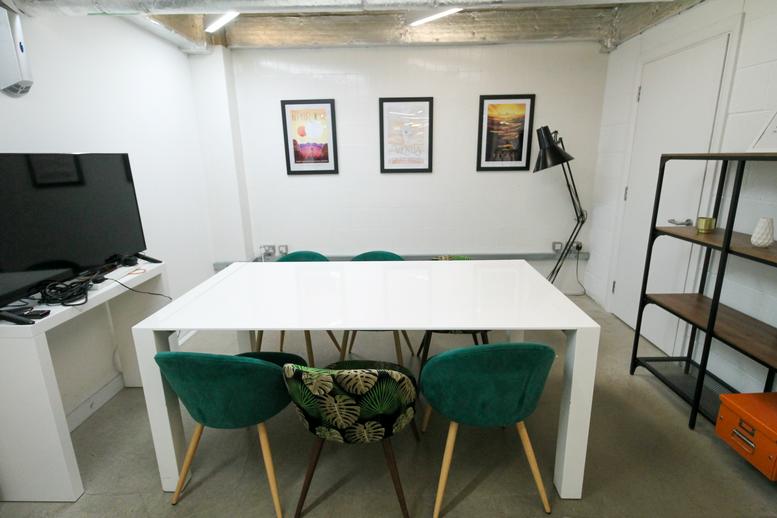 Photo of an office at 163 City Rd EC1V 1NR