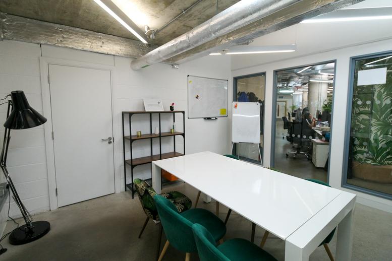 Photo of an office at 163 City Rd EC1V 1NR