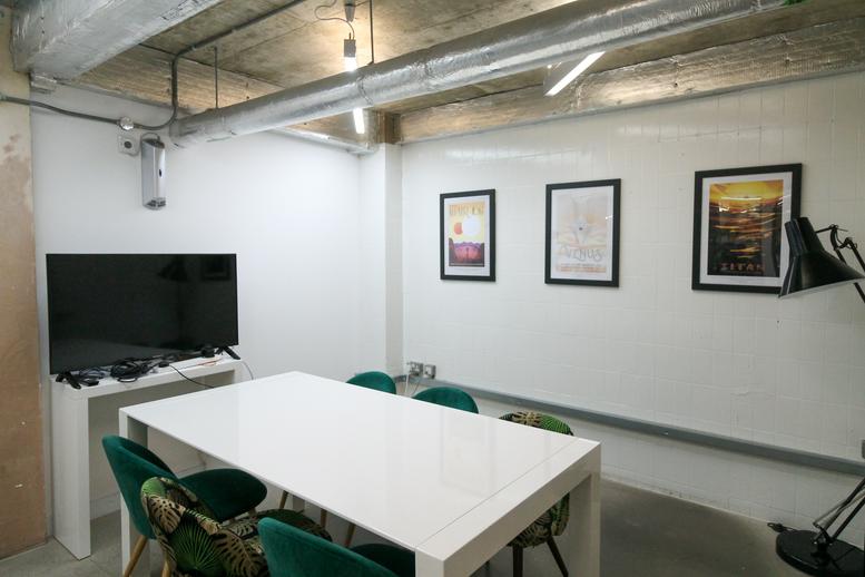 Photo of an office at 163 City Rd EC1V 1NR