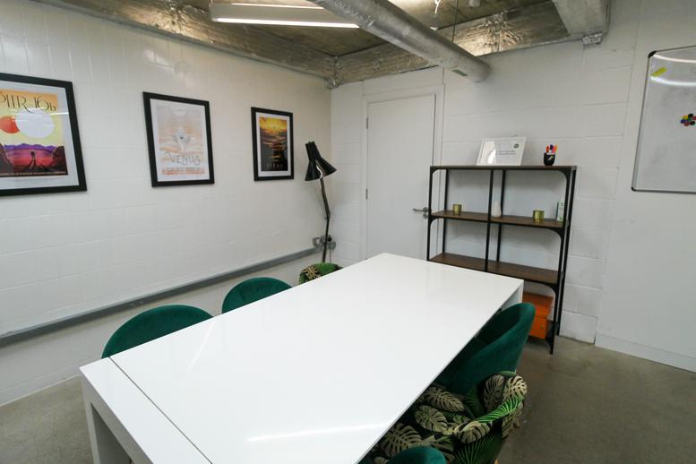 Photo of an office at 163 City Rd EC1V 1NR