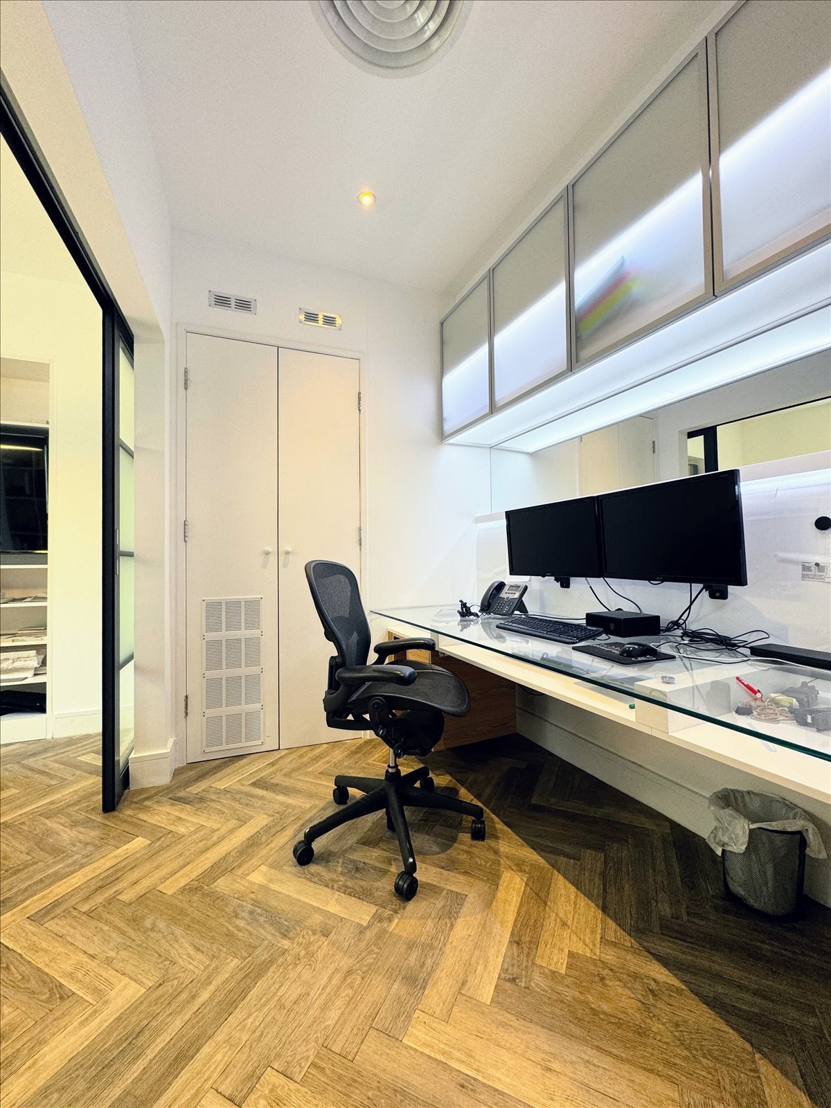 Photo of the workspace available at 16 Marshalsea Road SE1 1HL