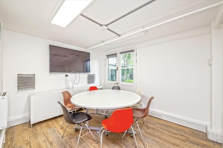 Facilities furnishings & layout of the office for rent at 17 Mill Street SE1 2BZ