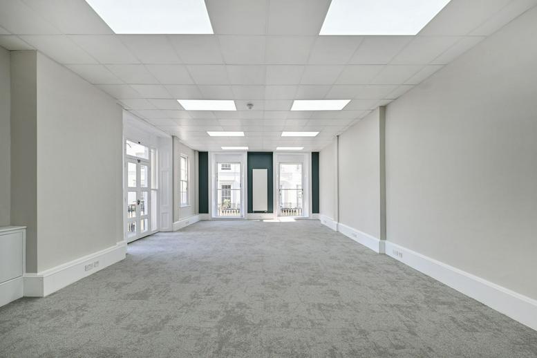 Facilities furnishings & layout of the office for rent at 18, Stanhope Place W2 2HH