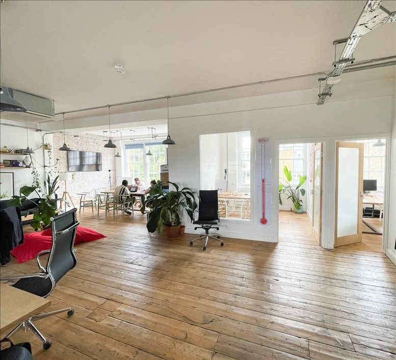 Photo of an office at 19-23 Ironmonger Row, Overseas House EC1V 3QW