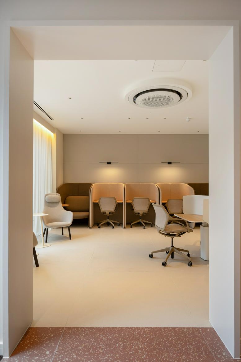 Photo of an office at 192-198, Vauxhall Bridge Road SW1V 1DX