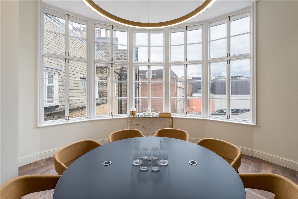 Image of the workspace at 193-197 High Holborn, Holborn Town Hall WC1V 7BD