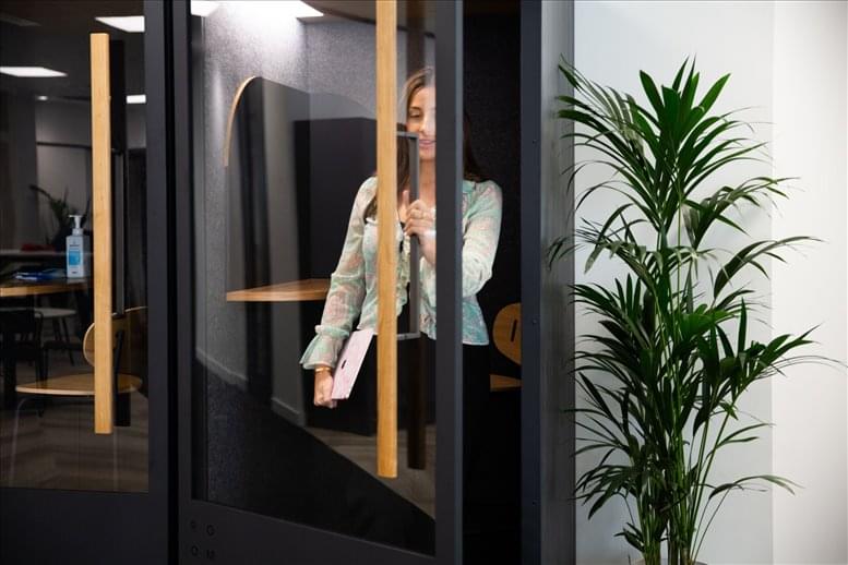 Facilities furnishings & layout of the office for rent at 1 Ariel Way W12 7SL