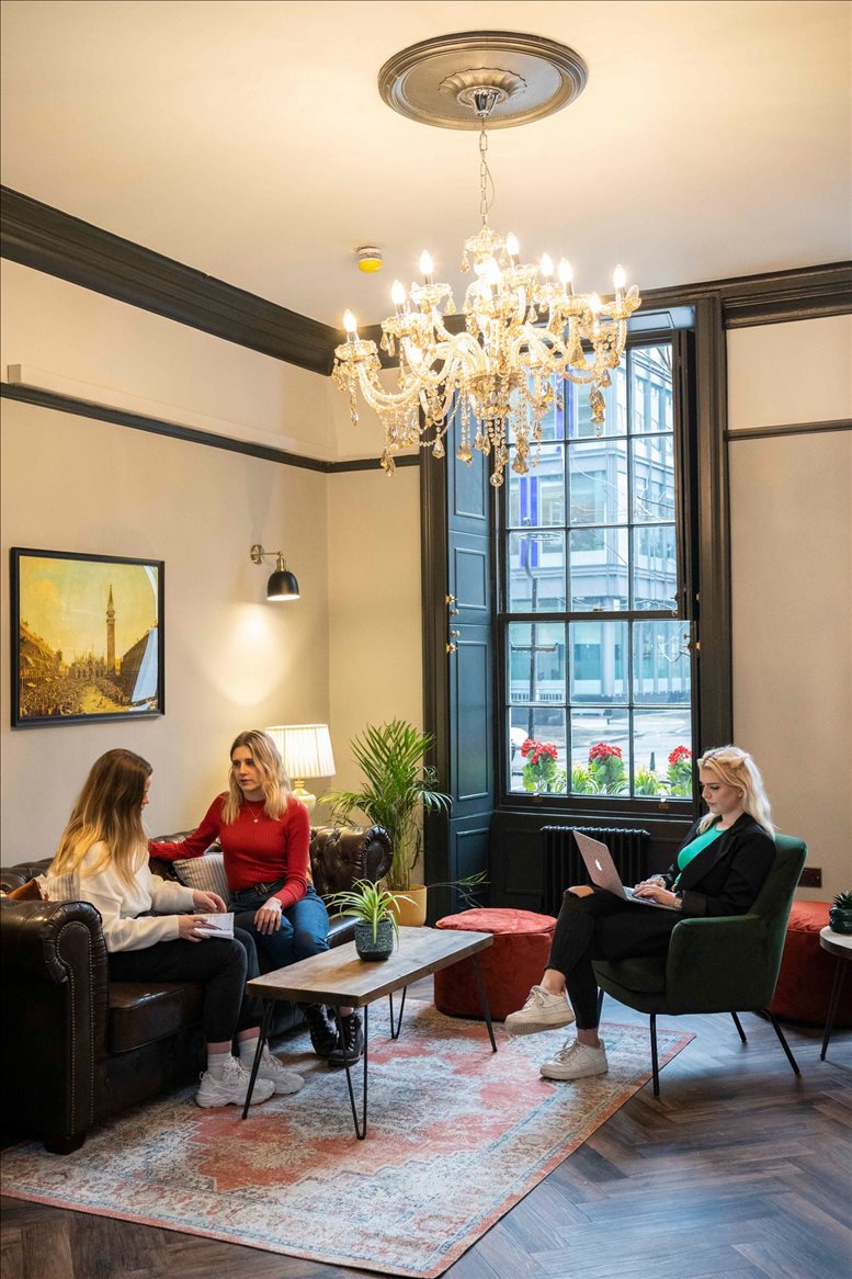 Photo of the workspace available at 1 Bedford Row WC1R 4BU
