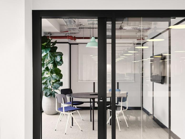 Photo of an office at 207 Old Street EC1V 9NR