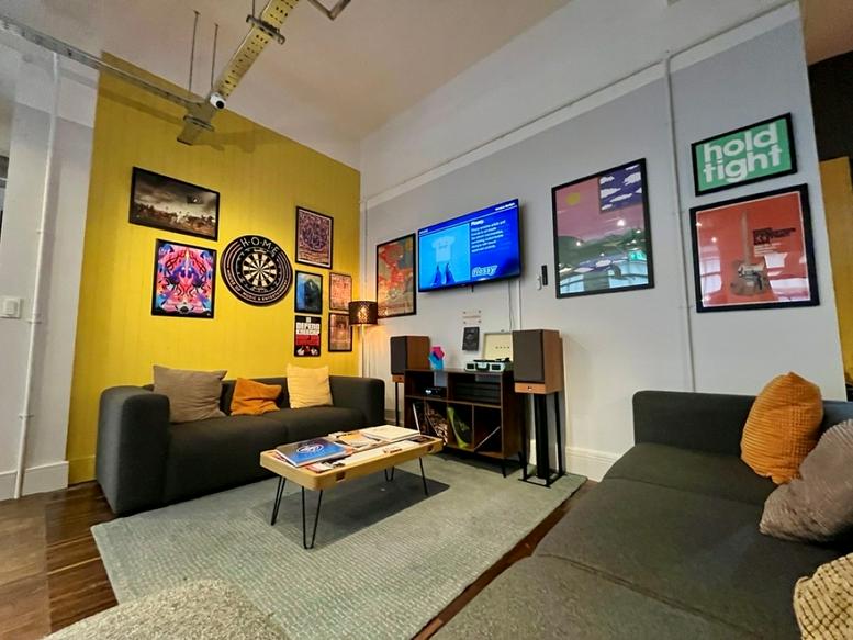 Image of the workspace at 20 Commercial Street E1 6LP