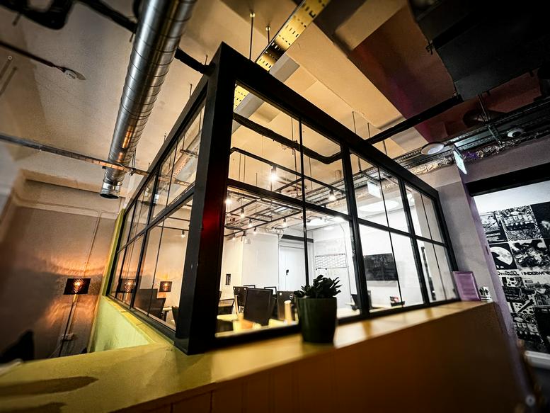 Photo of the workspace available at 20 Commercial Street E1 6LP