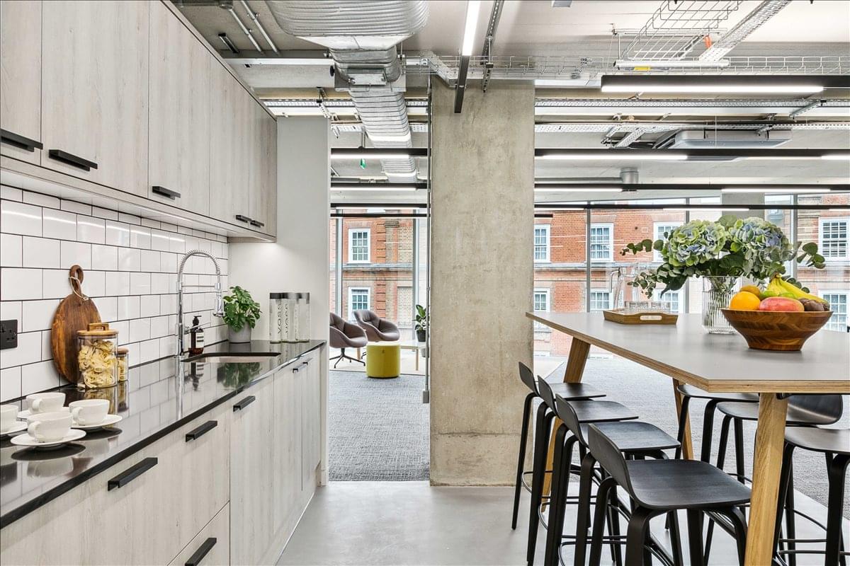 Image of the workspace at 20 Fulham Broadway, The Fulham Centre SW6 1AA