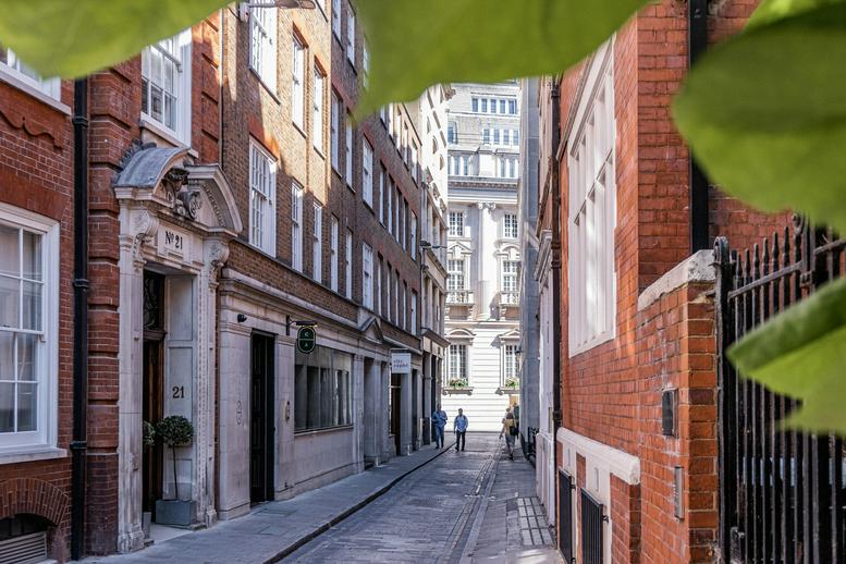 Photo of the workspace available at 20 Ironmonger Lane EC2V 8EP