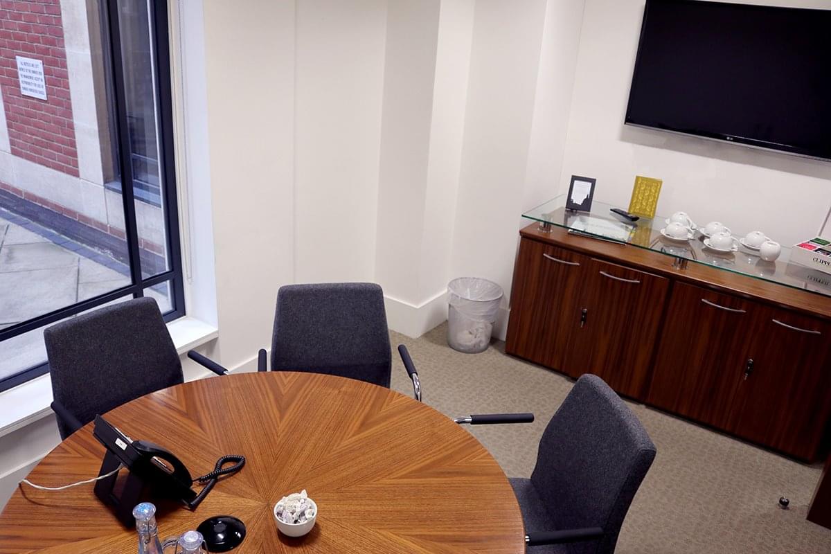 Photo of an office at 20 Little Britain EC1A 7DH