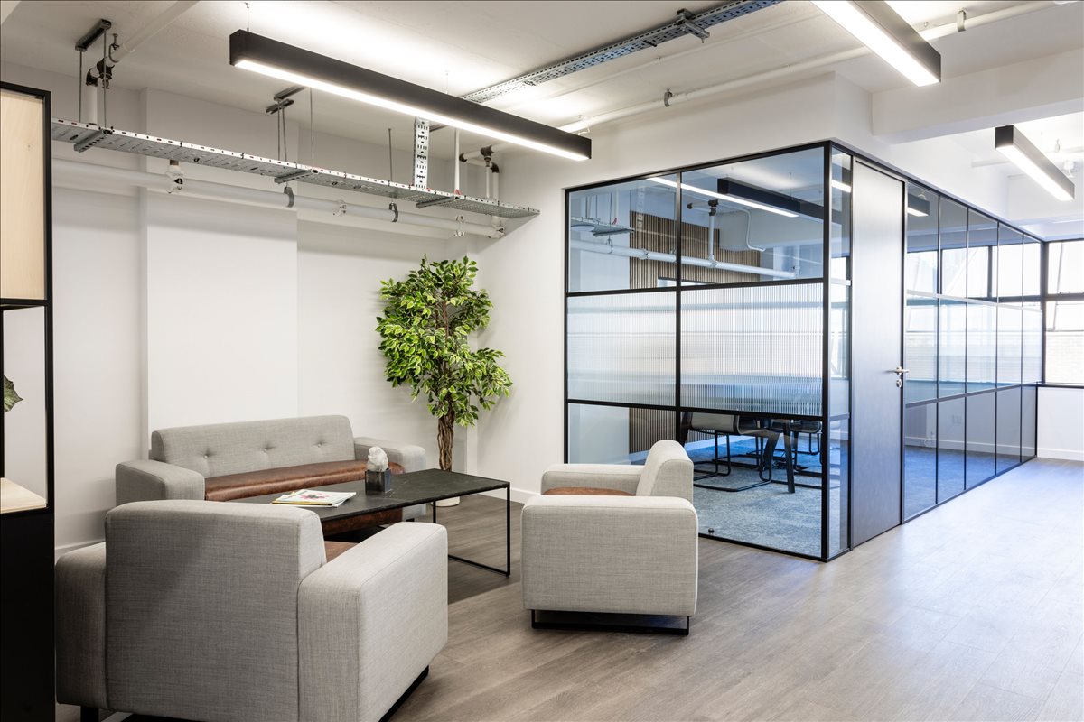 Photo of the workspace available at 21-22 Great Sutton Street EC1V 0DY