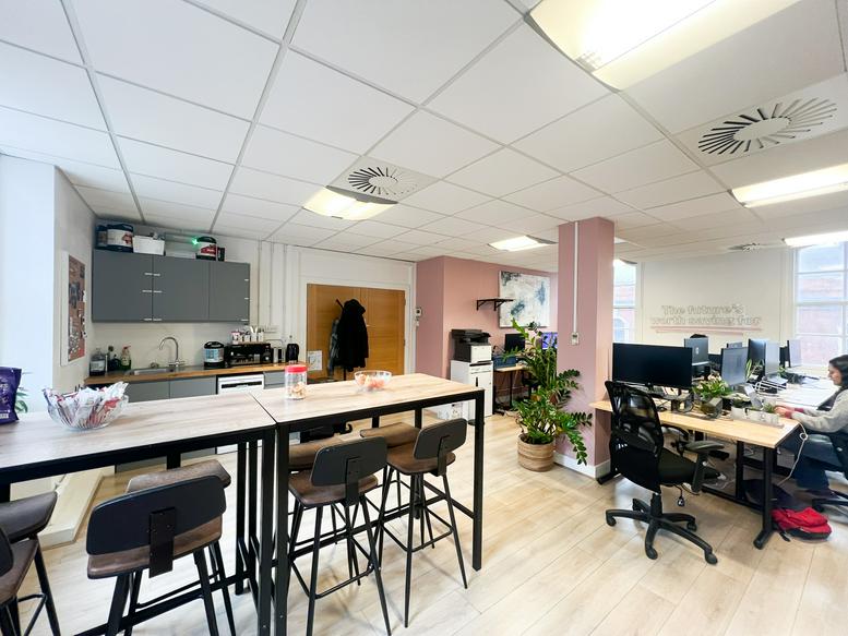 Photo of an office at 215, Borough High Street SE1 1JA