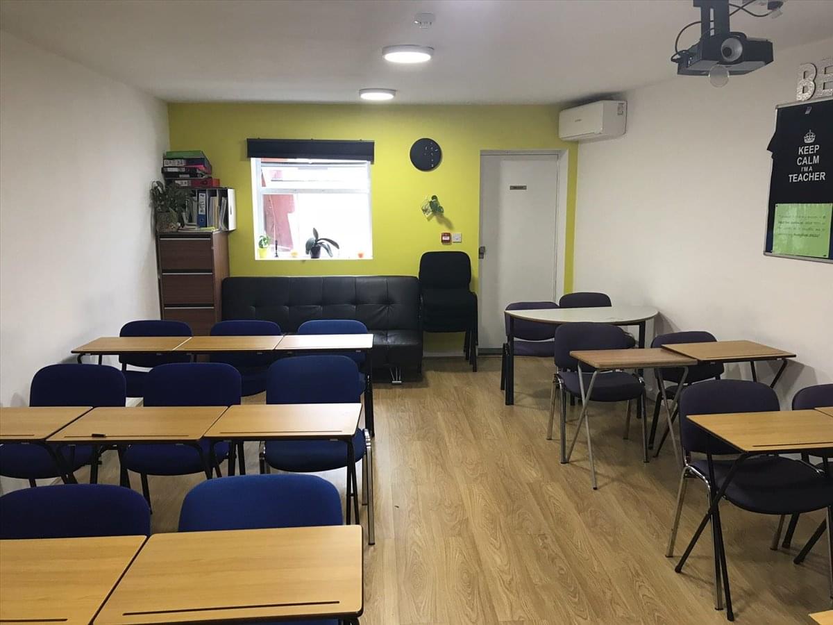 Facilities furnishings & layout of the office for rent at 221-227 High Road HA3 5EE
