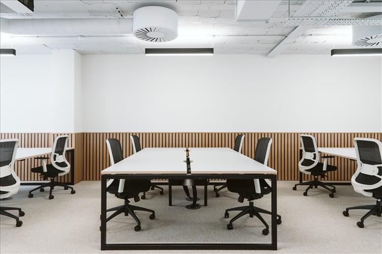 Facilities furnishings & layout of the office for rent at 222 Bishopsgate EC2M 4QD