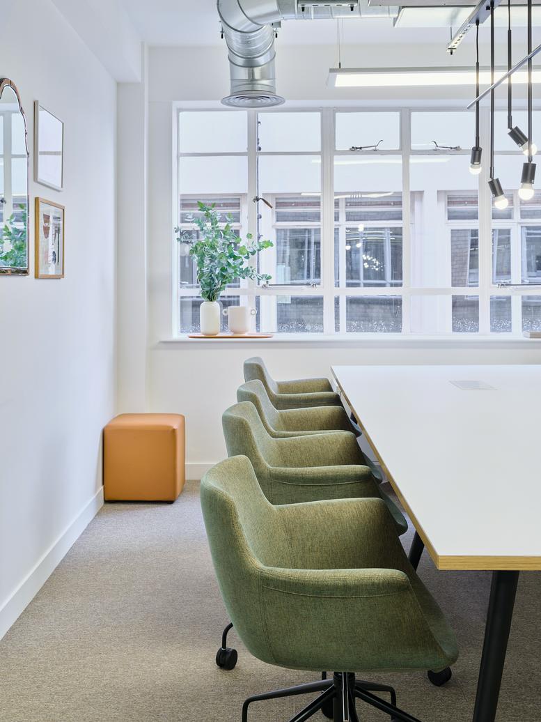 Photo of an office at 229-231 High Holborn WC1V 7DN