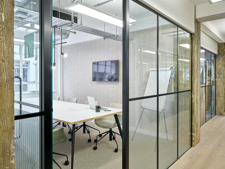 Photo of an office at 229-231 High Holborn WC1V 7DN
