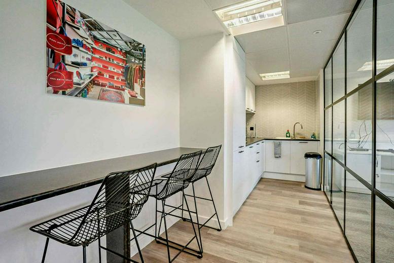 Photo of an office at 22 City Road EC1Y 2AJ