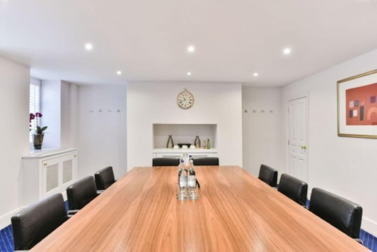 Image of the workspace at 23-24 Berkeley Square W1J 6HE