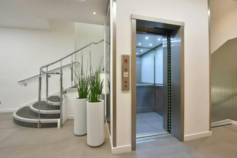 Photo of an office at 233, High Holborn WC1V 7DN
