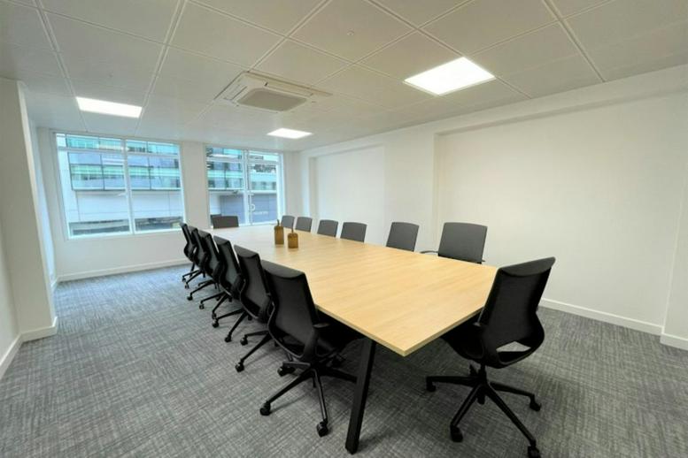 Photo of an office at 233, High Holborn WC1V 7DN