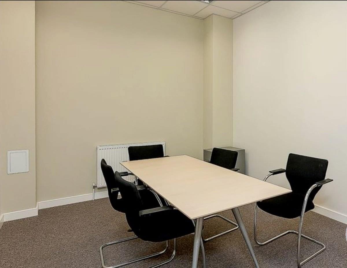 Image of the workspace at 244a Kilburn High Road NW6 2BS