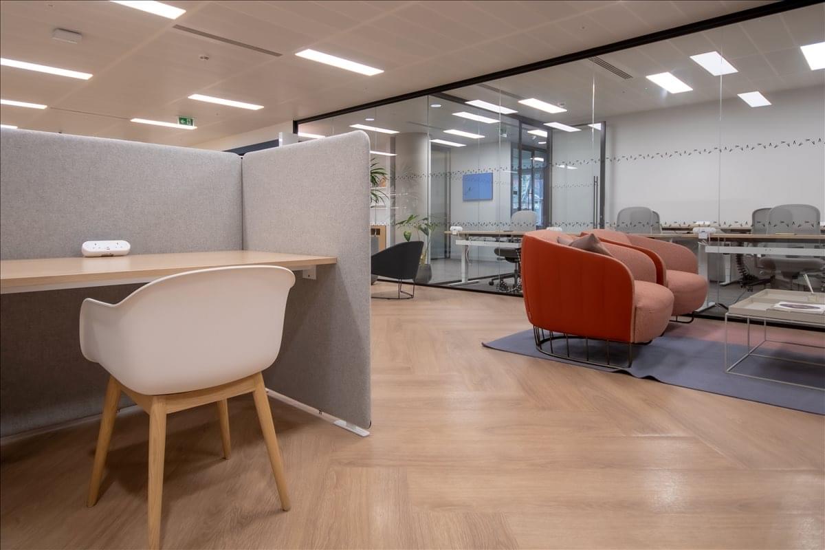 Photo of an office at 245 Hammersmith Road, Floor 1st & 2nd W6 8PW