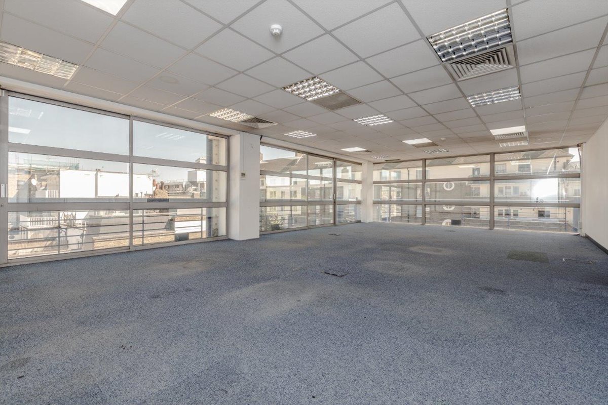 Photo of the workspace available at 248-250 York Road SW11 3SJ