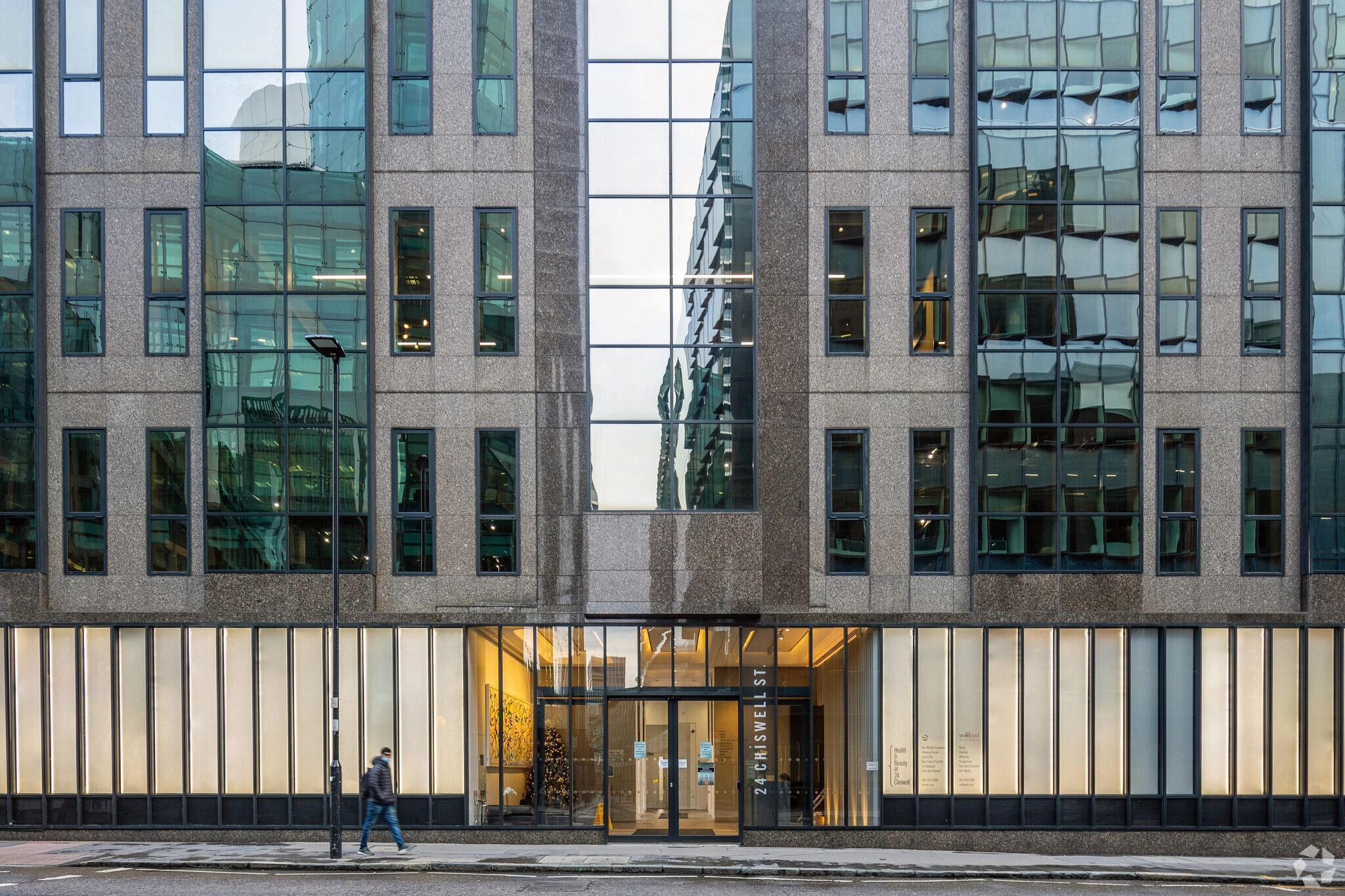 Photo of an office at 24 Chiswell Street EC1Y 4TY