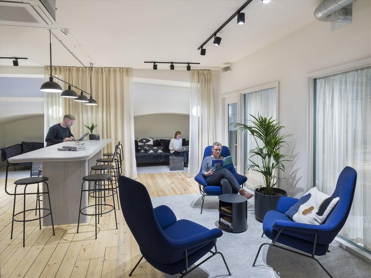 Facilities furnishings & layout of the office for rent at 24 Greville Street EC1N 8SS